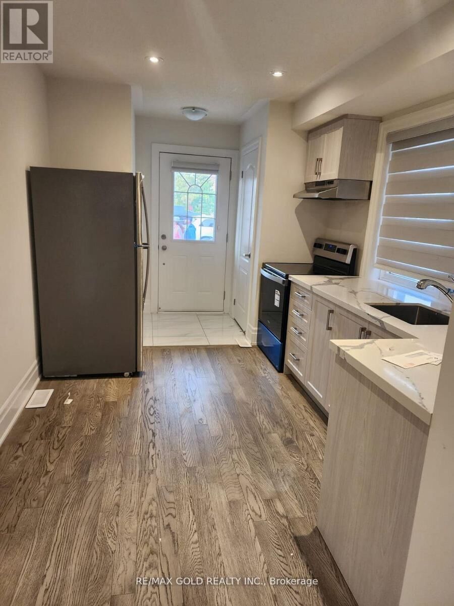 Property Photo:  17 Hashmi Place Main Floor  ON L6Y 6K1 