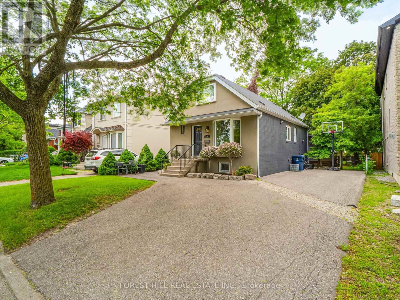 Property Photo: 236 Cameron Avenue ON M2N 1E7