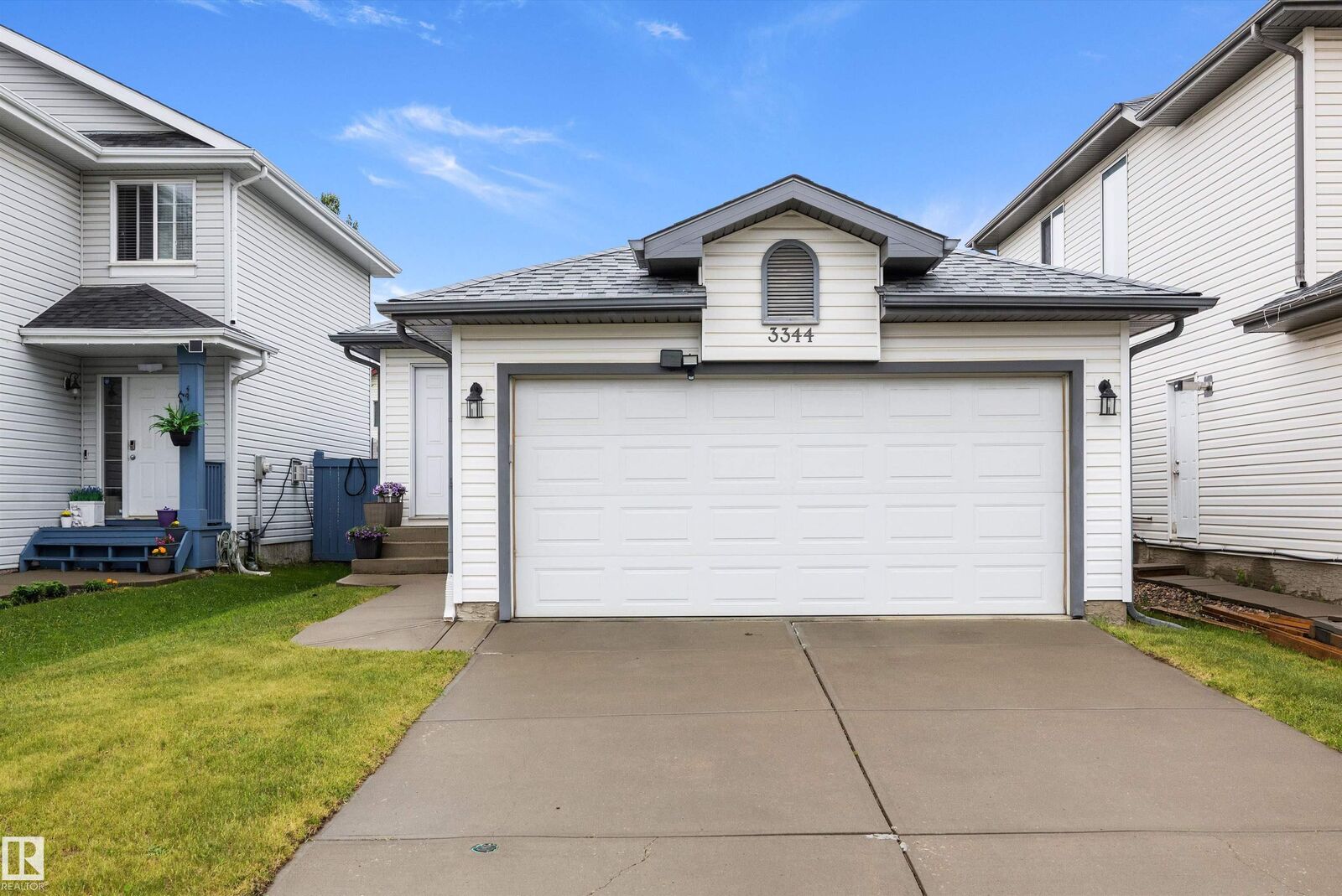 Property Photo:  3344 24 Avenue NW  AB T6T 1Y5 