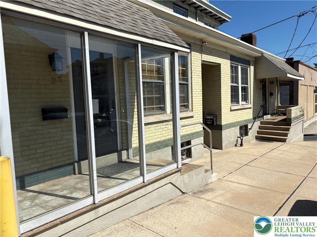 Property Photo:  21 N 10th 2N  PA 18042 