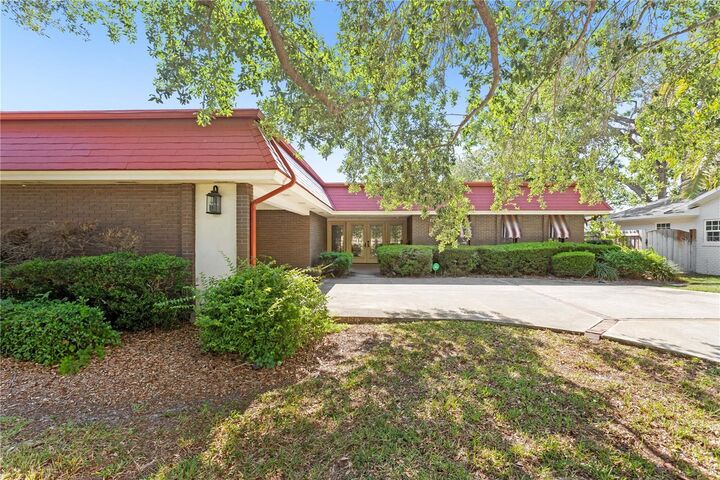 Property Photo:  207 S Sherrill Street  FL 33609 