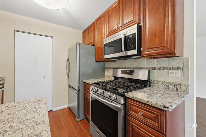 Property Photo: 622 N Deer Run Drive B11 IL 60067