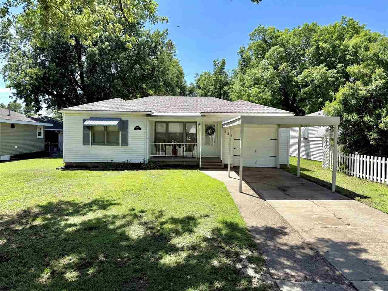 Property Photo: 320 N Peachtree OK 74601