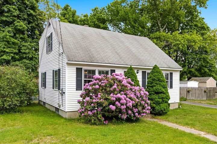 Property Photo: 184 Green Acres Drive NH 03109