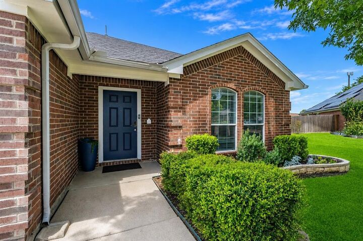 Property Photo:  445 Vista Way Drive  TX 76179 