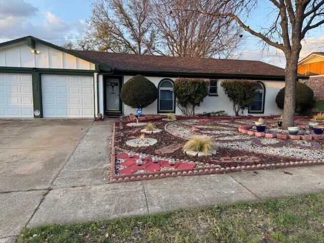 Property Photo: 1825 Schumac TX 76022