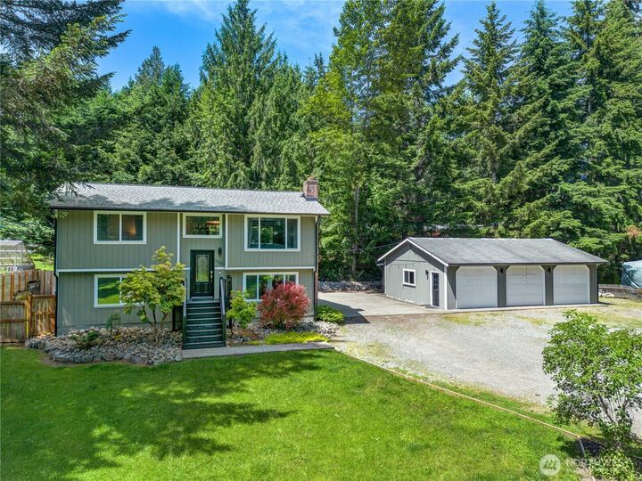 Property Photo:  6507  185th Avenue E  WA 98391 