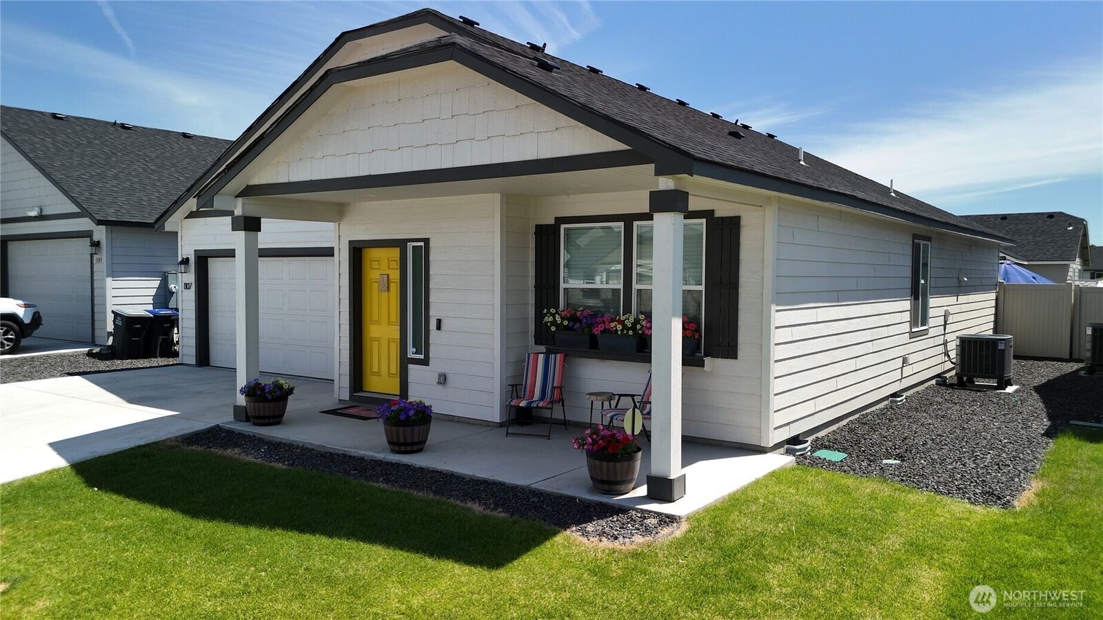 Property Photo:  1107 W Aspen Road  WA 98837 
