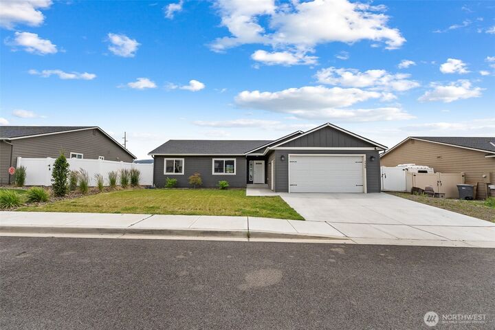 Property Photo:  2468  3rd Street SE  WA 98802 