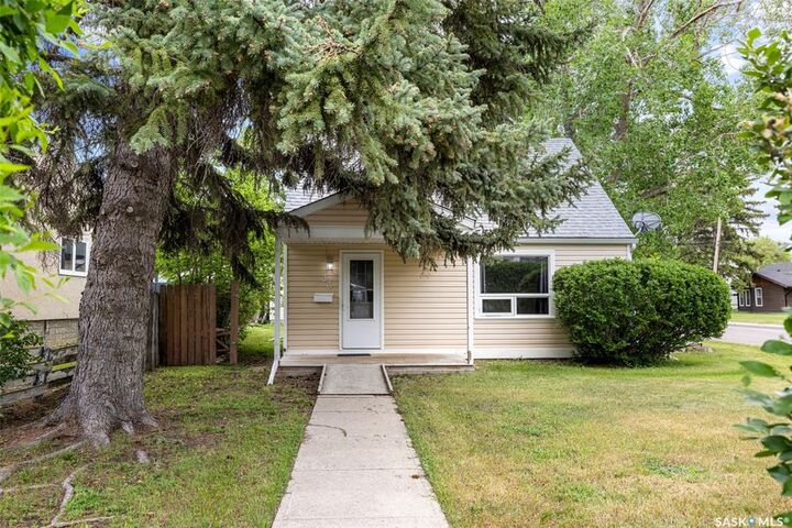 33 Merritt Crescent — photo 1
