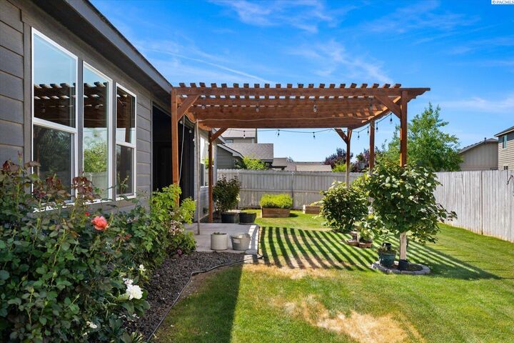 Property Photo:  6813 Powder Dr  WA 99301 