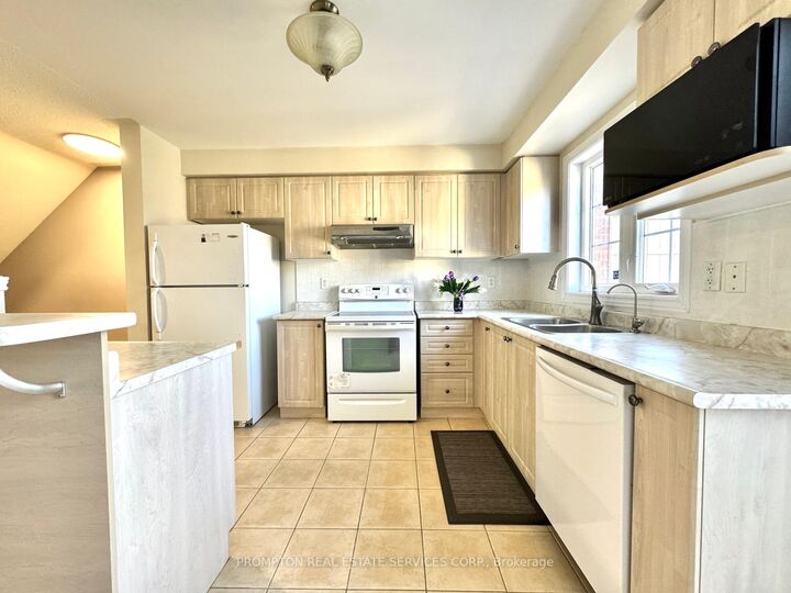 Property Photo: 2516 Bur Oak Avenue ON L6B 1H2