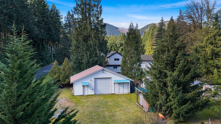 Property Photo: 7220 Walton Rd BC V0R 1Y0