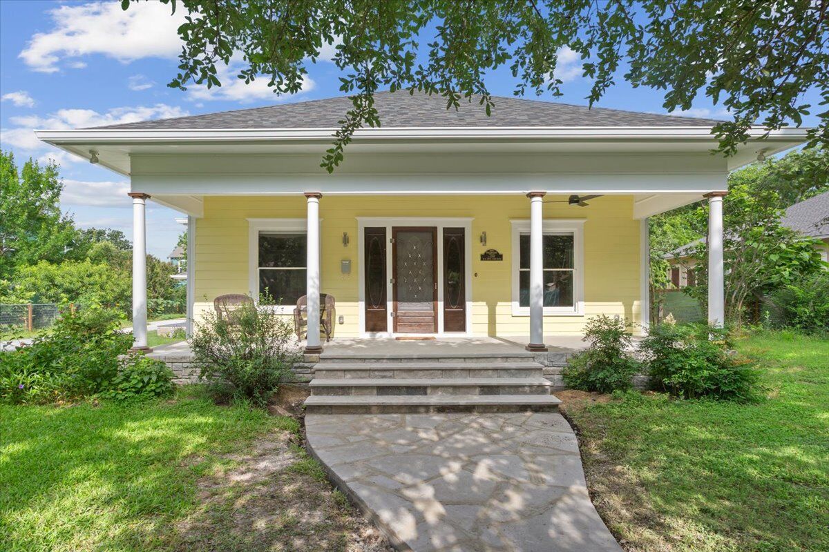 Property Photo:  1608 S Church Street  TX 78626 