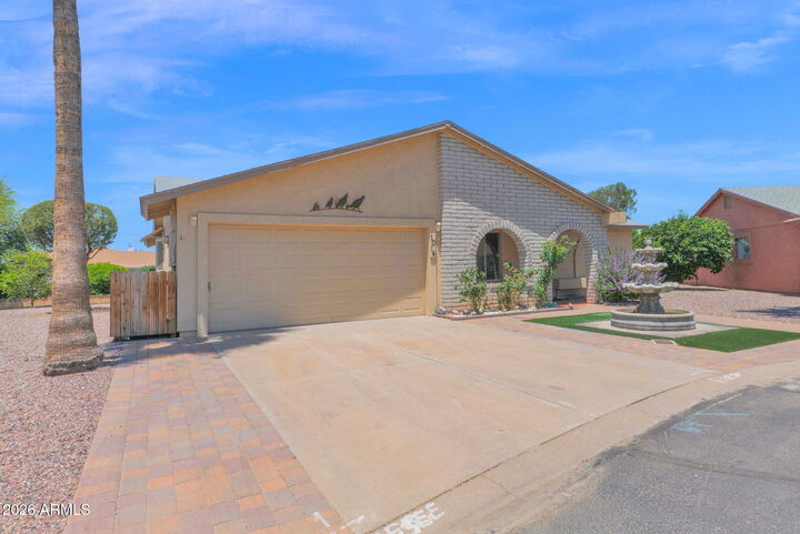 Property Photo:  1014 S 80th Street  AZ 85208 