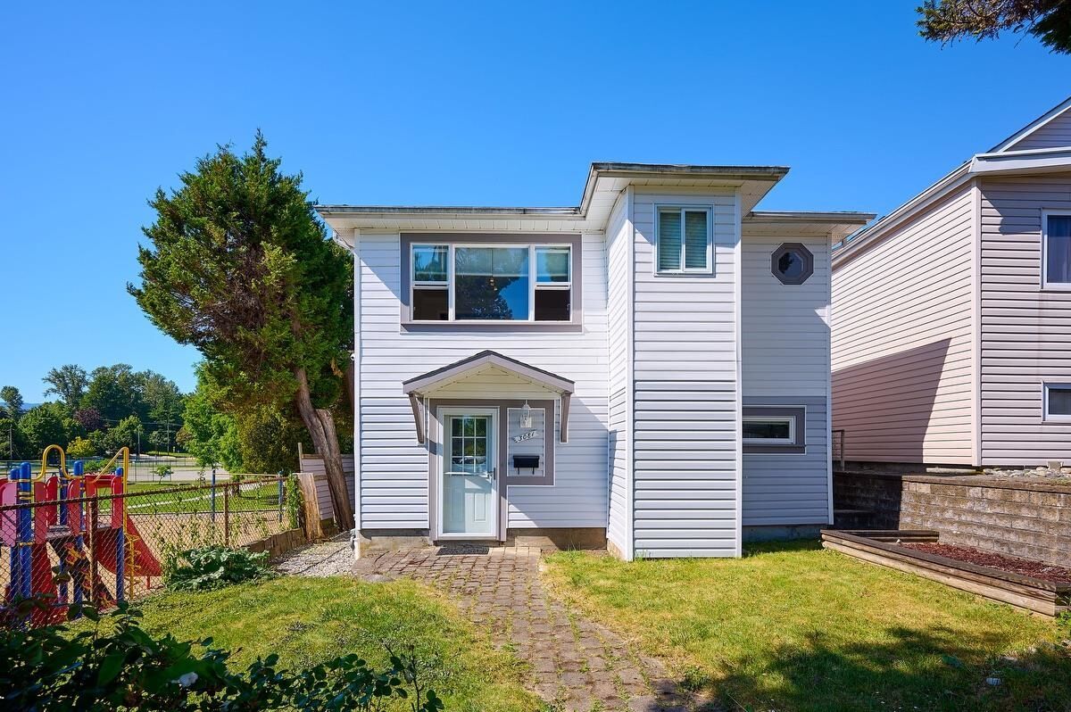 Property Photo: 3081 E Georgia Street BC V5K 2K8