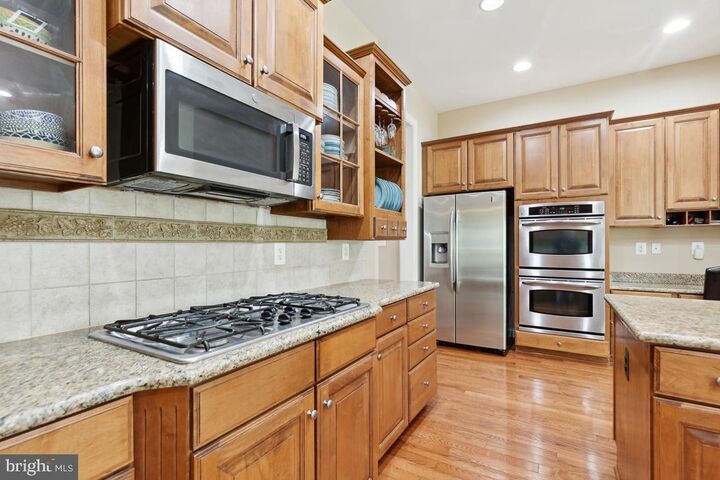 Property Photo: 17205 Dewpoint Place VA 20158