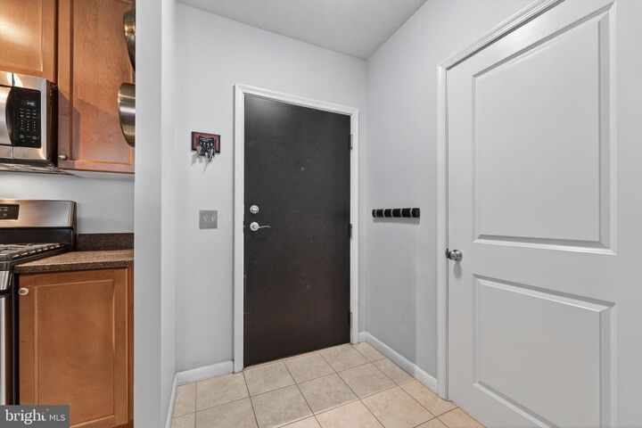 Property Photo: 851 N Glebe Road 1301 VA 22203