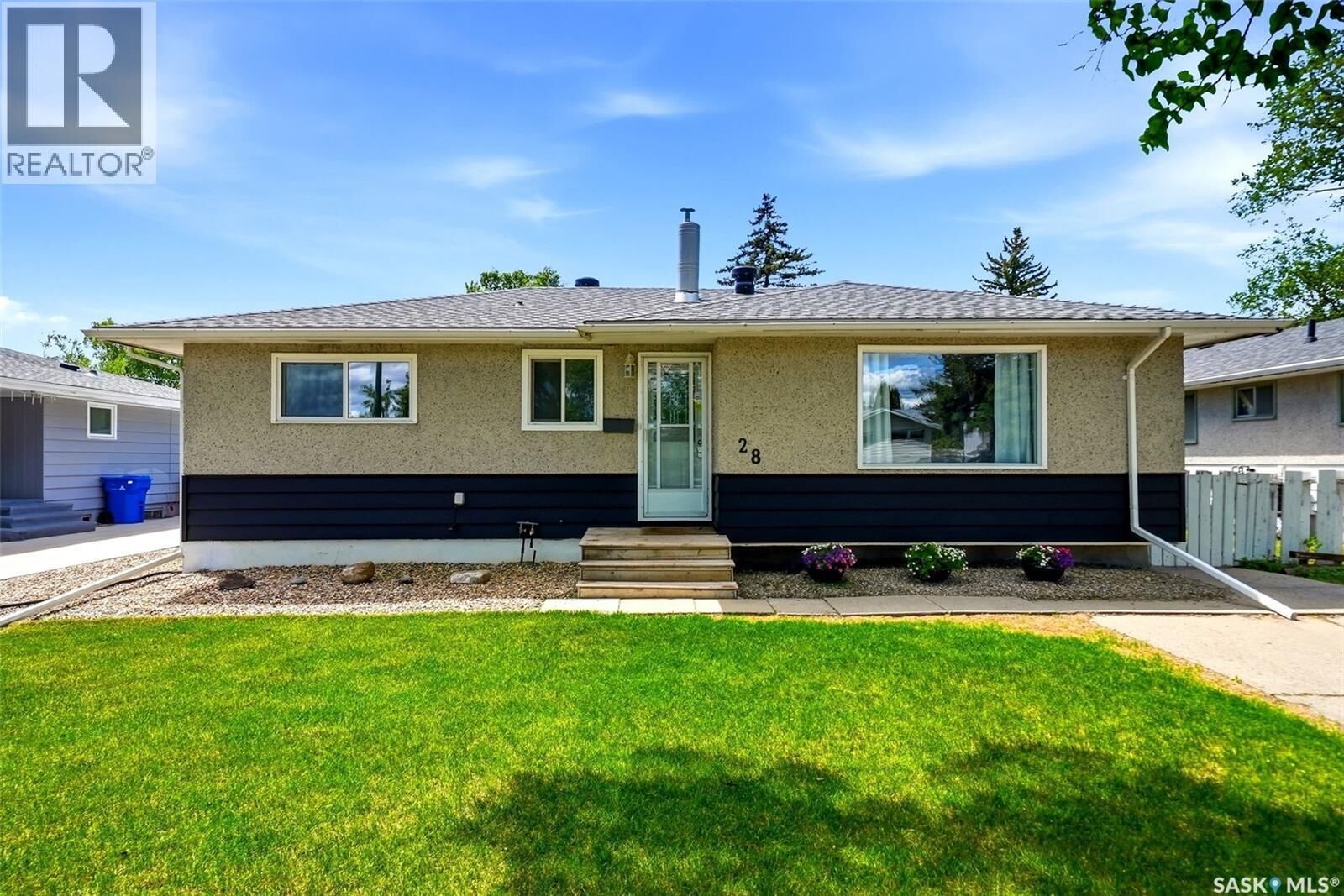 Property Photo:  28 Cameron Crescent  SK S4S 2X2 