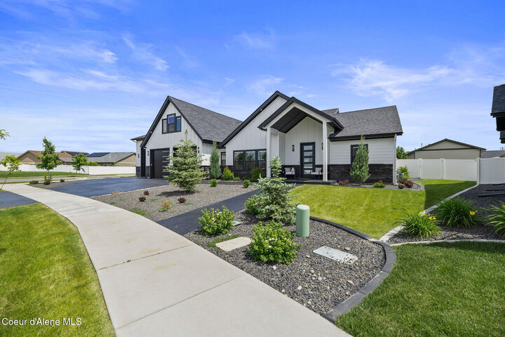 Property Photo:  898 W Wayward Cir  ID 83854 