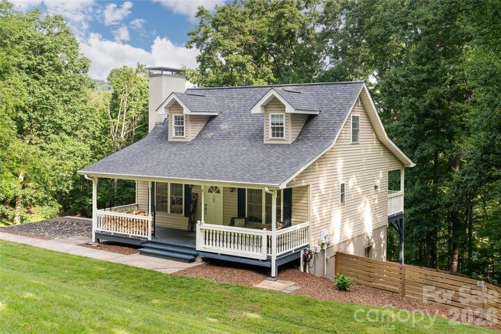 Property Photo:  8 Coffey Place  NC 28806 