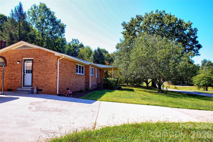 Property Photo:  5291 E Bandys Crossroads Road  NC 28609 