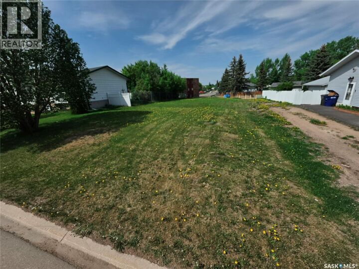 Property Photo:  37 Dunfield Crescent  SK S9X 1E3 