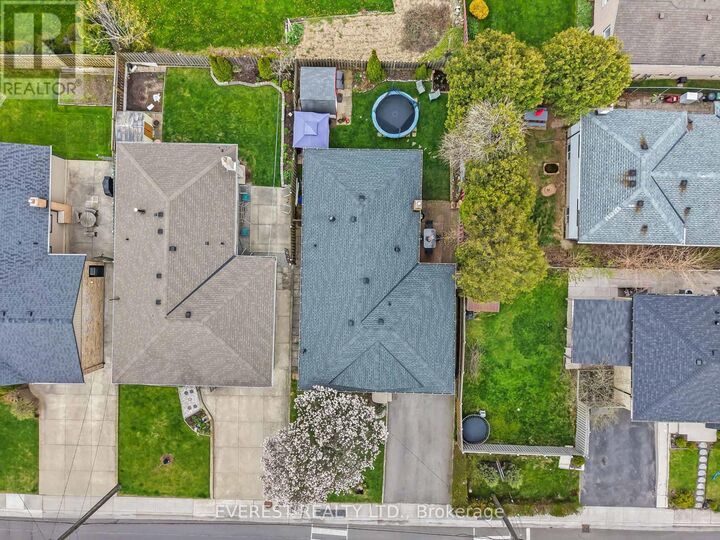 Property Photo: 27 Lavina Crescent ON L9C 5S7