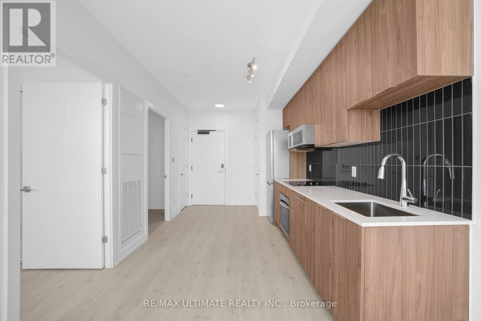 Property Photo:  2501 Saw Whet Boulevard 612  ON L6M 5N2 