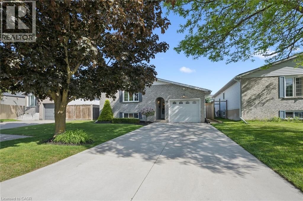 Property Photo:  23 Memory Lane  ON N3C 3X7 