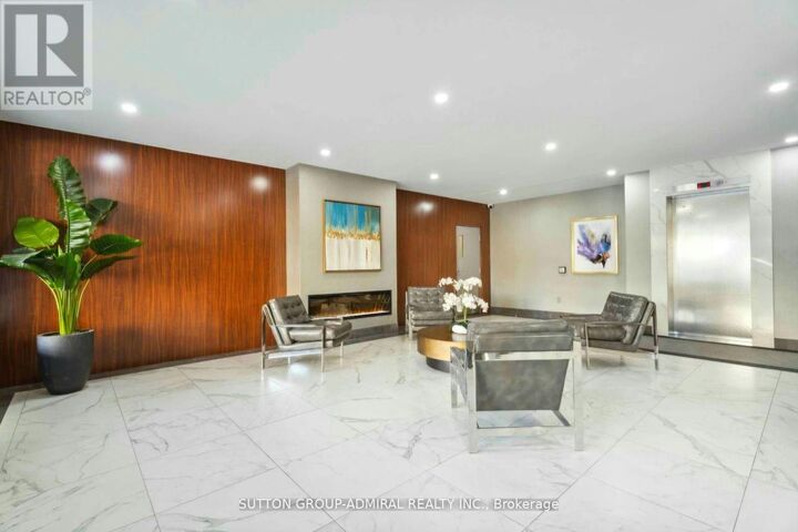 Property Photo:  50 Inverlochy Boulevard 1005  ON L3T 4T6 