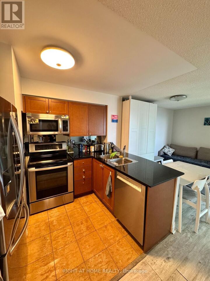 Property Photo:  2121 Lake Shore Boulevard West 906  ON M8V 1A1 