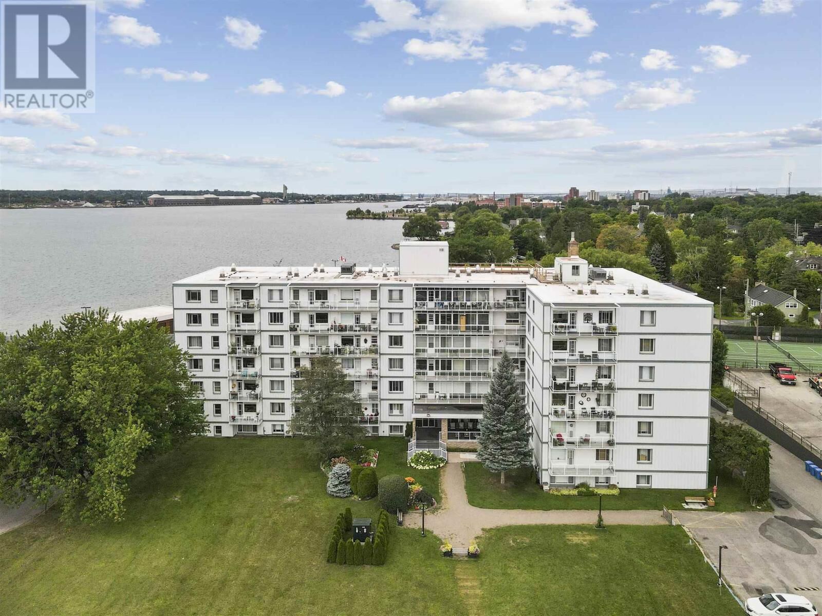 Property Photo:  99 Pine St # 504  ON P6A 3Y3 