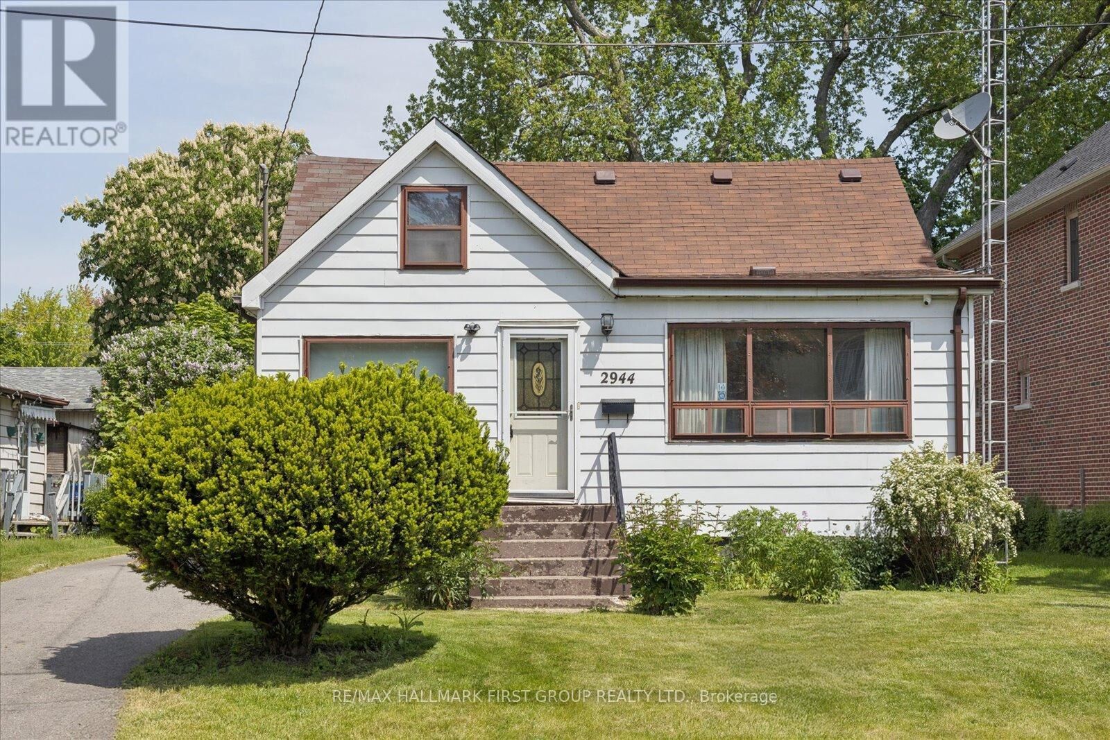 Property Photo:  2944 Ebony Street  ON L1S 1B5 