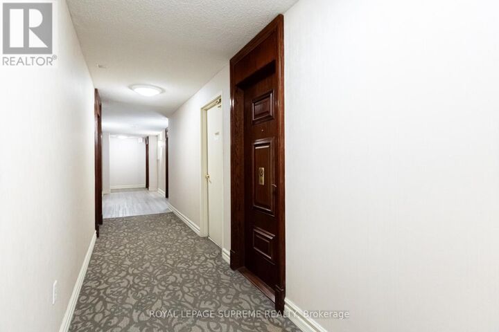 Property Photo:  11 Michael Power Place 610  ON M9A 5G3 