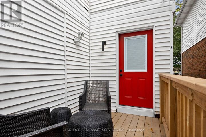Property Photo:  304 Lincoln Road Unit 3  ON N8Y 2G4 