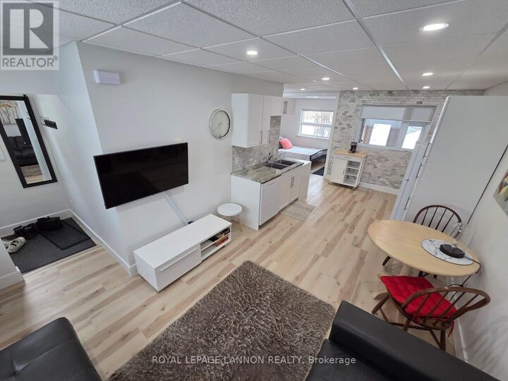 84 Machar Ave — photo 1