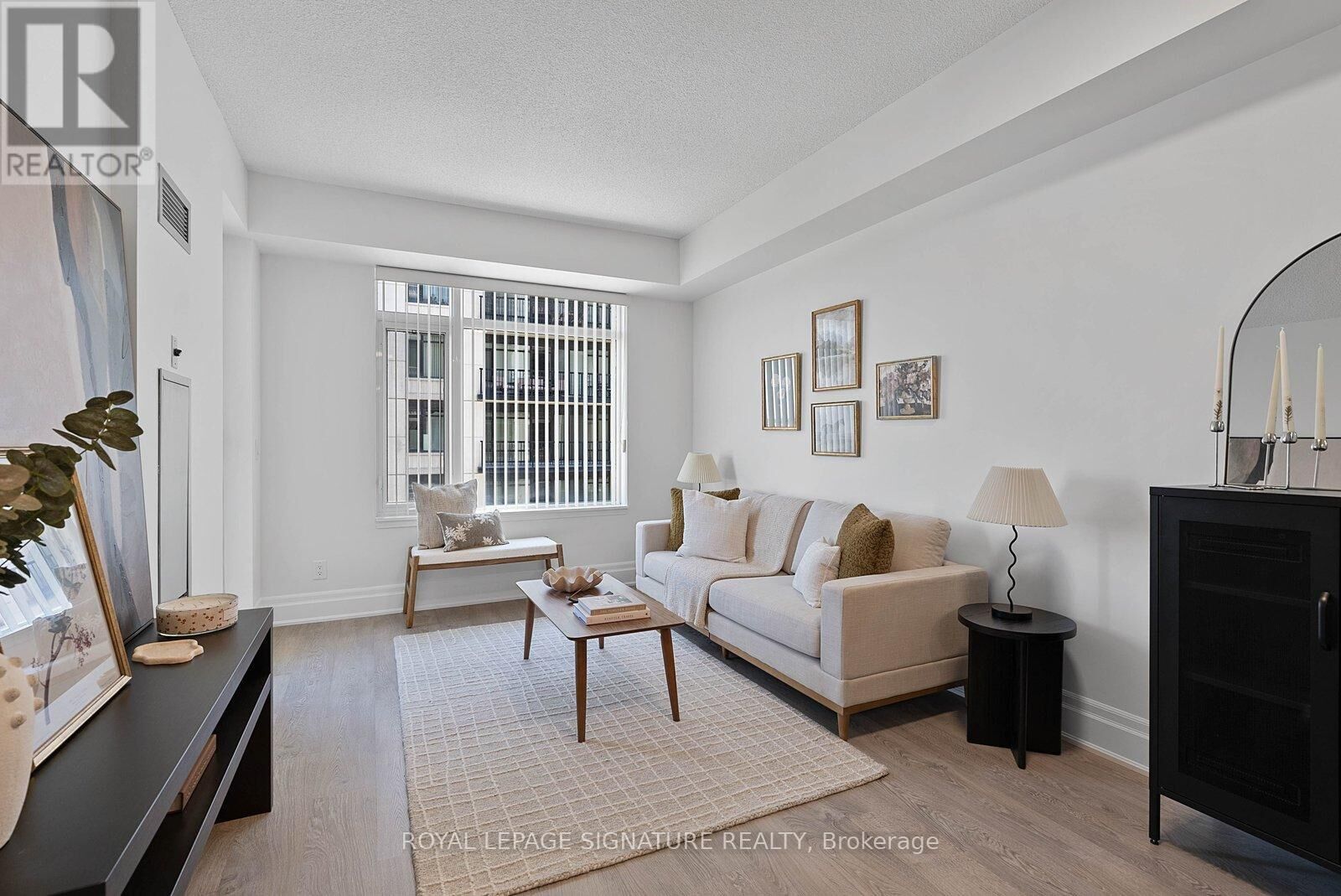 Property Photo:  131 Upper Duke Crescent 412  ON L6G 0C9 