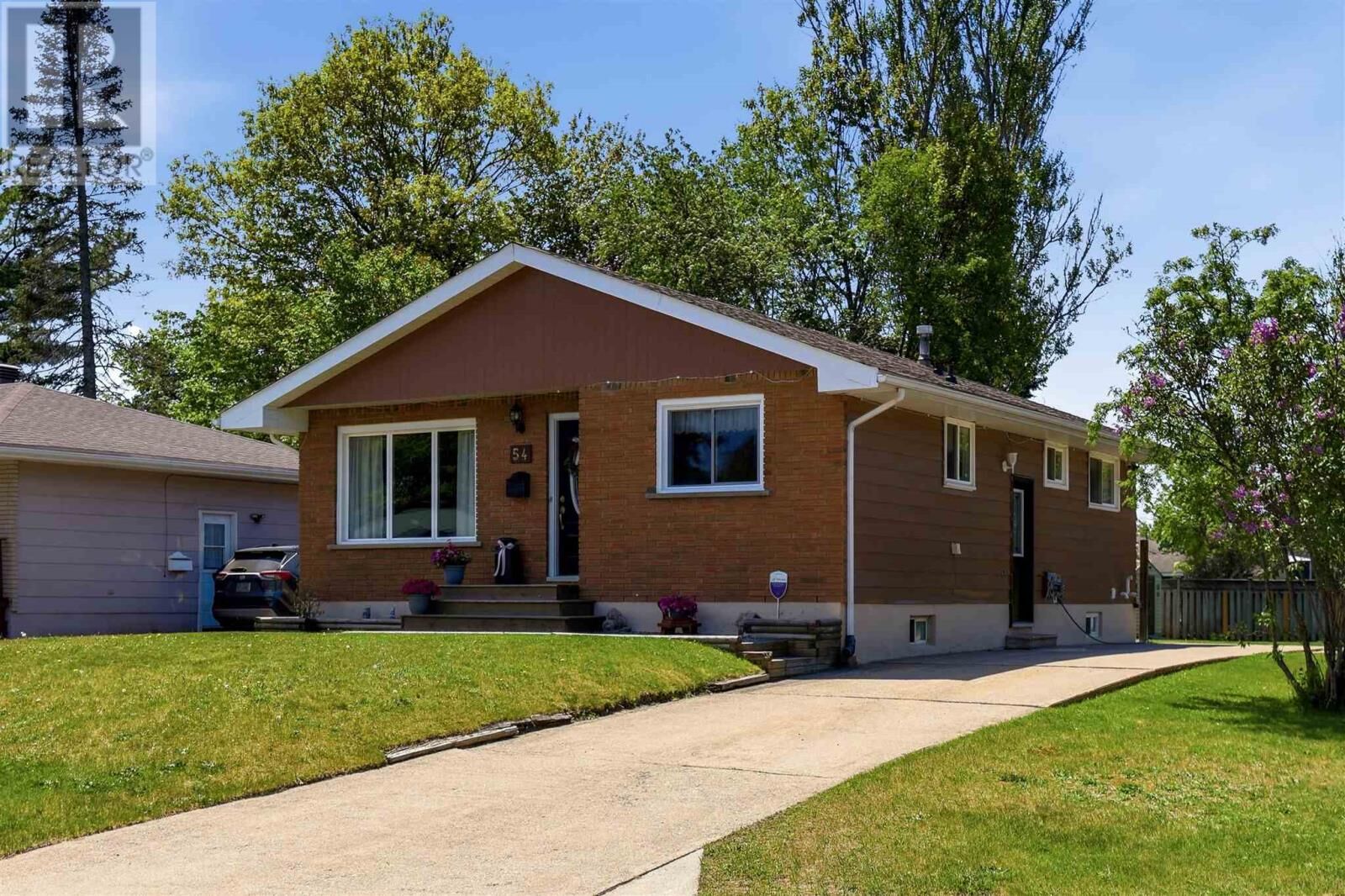 Property Photo:  54 Wayne Ct  ON P6A 4S4 