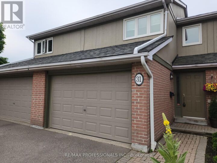 Property Photo:  3079 Fifth Line West Upper  ON L5K 2E2 