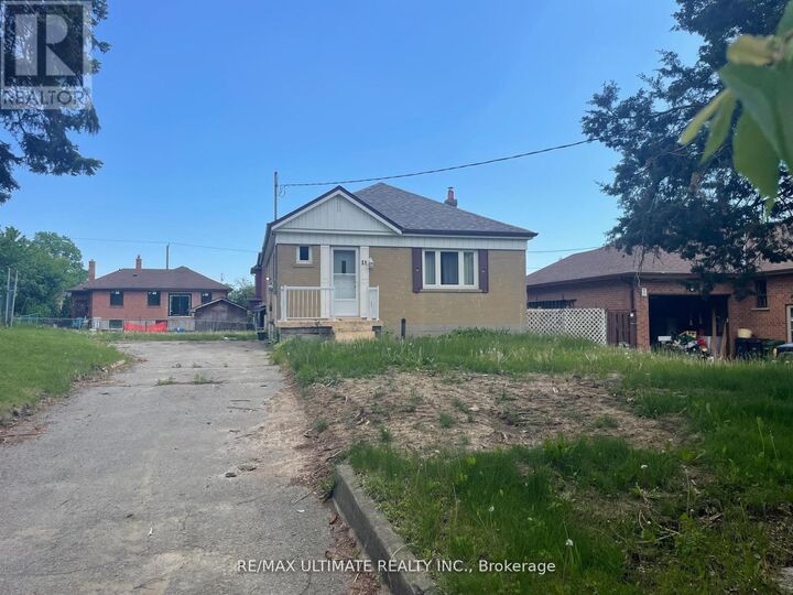 Property Photo:  11 Flamingo Crescent  ON M6M 4E9 