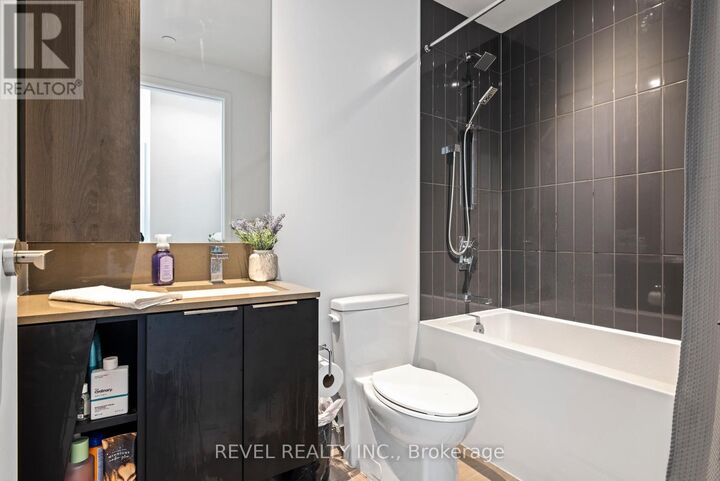 Property Photo:  3900 Confederation Parkway 2408  ON L5B 0M3 