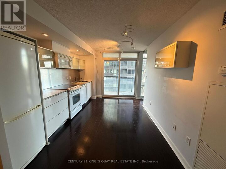 Property Photo:  4K Spadina Avenue 1725  ON M5V 3Y9 