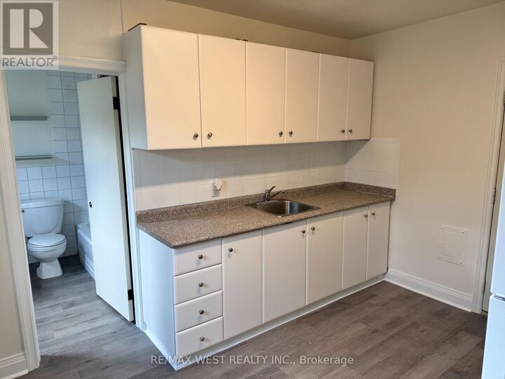 Property Photo:  3393 Lakeshore Boulevard West 1  ON M8W 1N2 