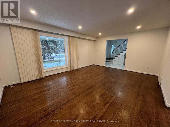 Property Photo:  298 Newton Drive  ON M2M 2P8 