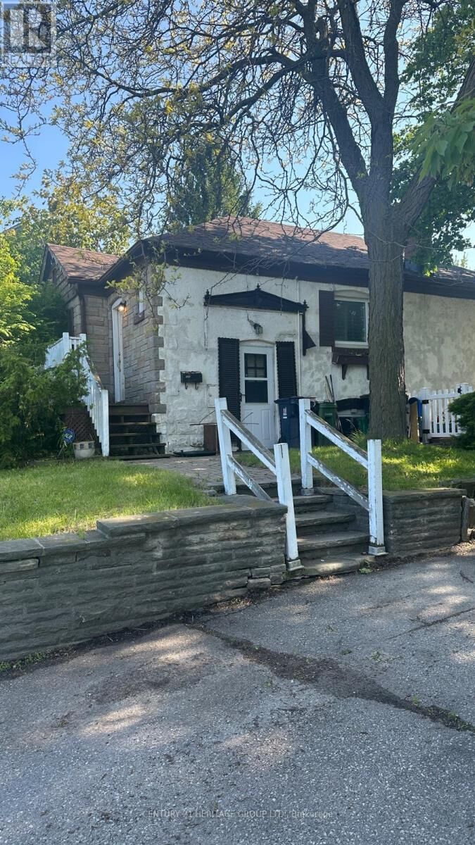 Property Photo:  930 Scarlett Road  ON M9P 2V5 
