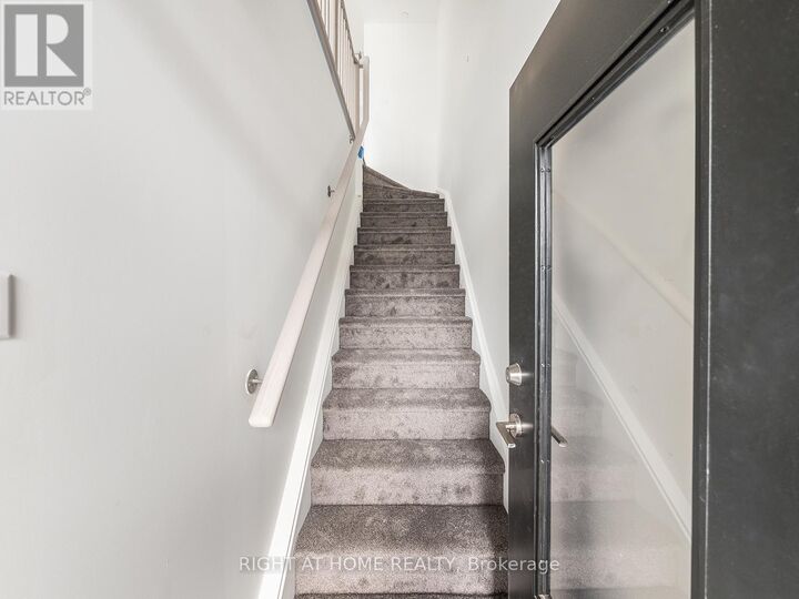 Property Photo:  260 Finch Avenue East 4  ON M2N 0L3 