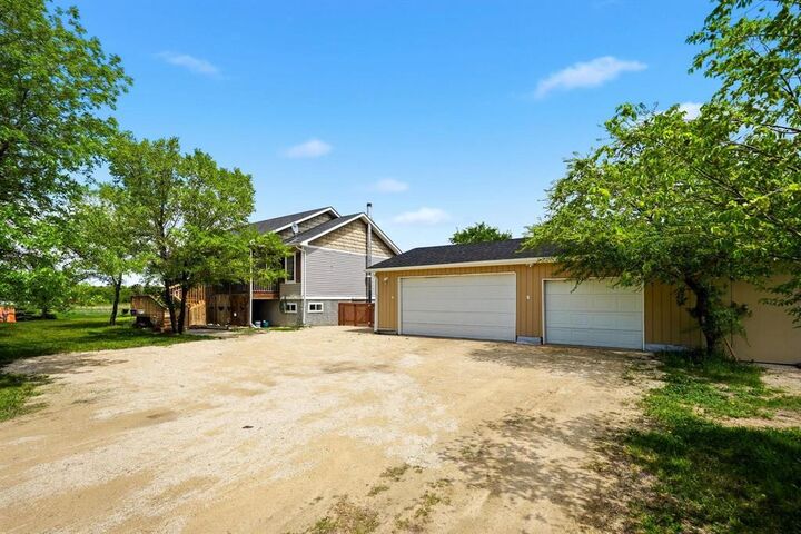 Property Photo:  705 Whytewold Road  MB R0C 2B0 