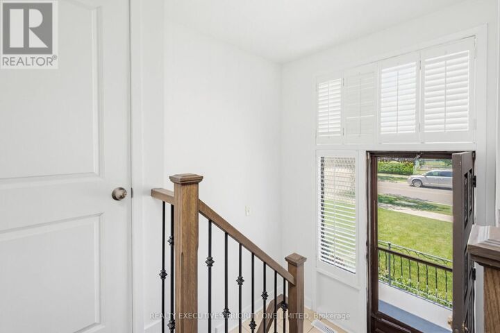 Property Photo:  55 Picaro Drive  ON M3N 2B6 
