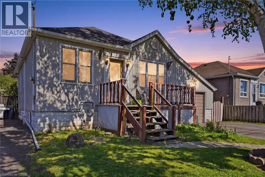 Property Photo:  139 Adeline Avenue  ON L8H 5T7 